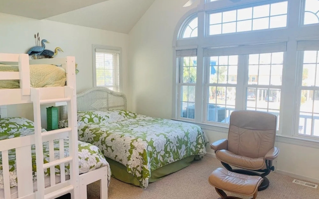 License To Chill 4 Bedroom Home by RedAwning