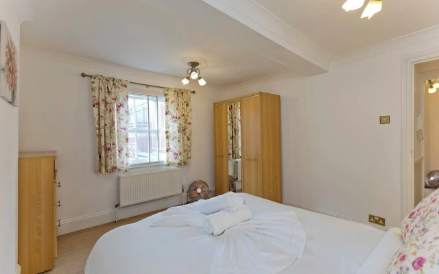 Imperial Horseferry Road Apartment