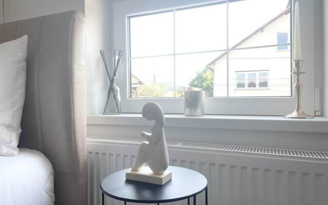 Impeccable 2-bed House in Albești