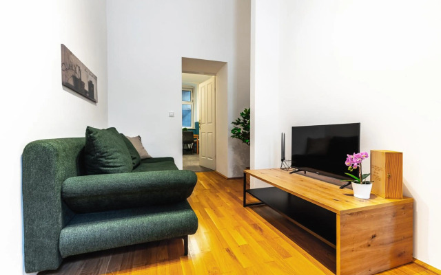 Precious apartment in calm district area