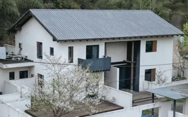 Tingjian Mount Mogan luxury design hostel