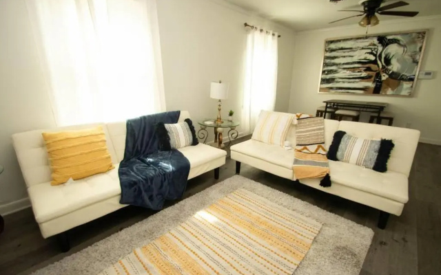House - Sleeps 8 - Parking - Malls Close