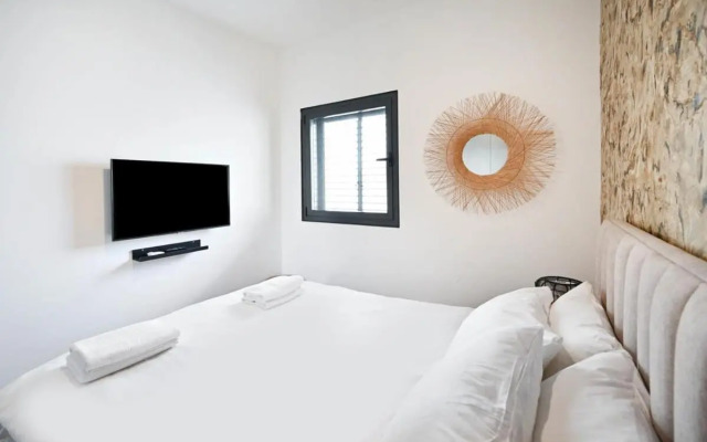 Beautiful 2BR near the beach by HolyGuest