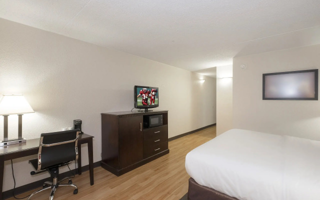 Red Roof Inn & Suites Mt Holly - McGuire AFB