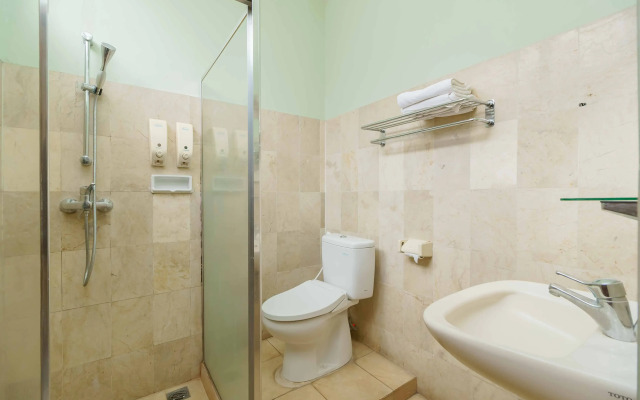 RedDoorz Plus near Kemang Raya