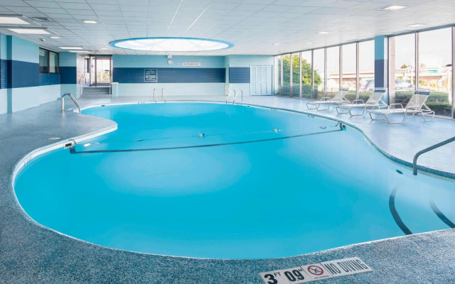 Four Points by Sheraton Milwaukee Airport