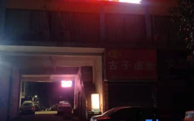 Yongzhou Yilongta Road Hotel