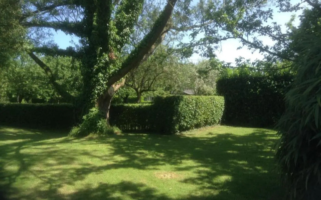 Charmante Petite Maison dans le Jardin