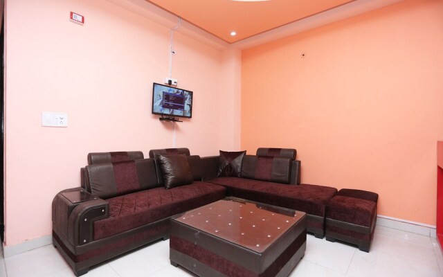 OYO 28172 Hotel Golden Palace