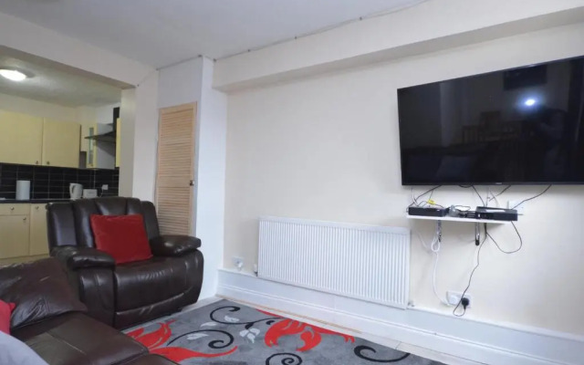 London Deluxe Four Bedroom House