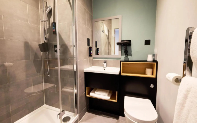 Holiday Inn - the niu, Loom Manchester North by IHG