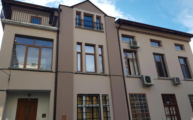 The Old House guest rooms and apartament