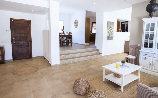 Spacious Villa With Games Area