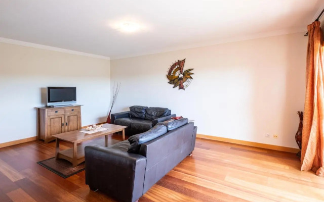 #069 Stunning Flat Near New Town w Pool View