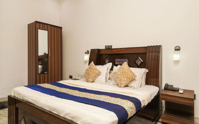 OYO 15407 Home Feeling Accomodation