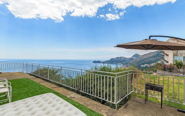 Sea-View Holiday Home in Letojanni with Garden