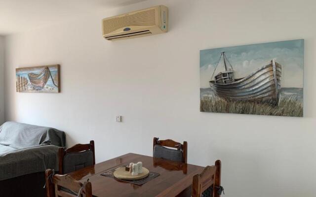 Comfortable 2 bedroom apartment in popular Limnaria Gardens