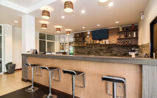 Baan Oliver Srinakarin