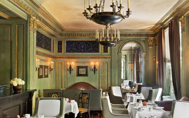 Le Dokhan’s Paris Arc de Triomphe, a Tribute Portfolio Hotel