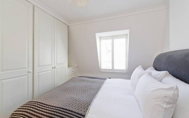 Traditional 2-bed Apartment Notting Hill