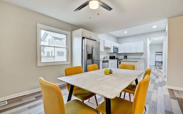 Spacious 6BR/3BA House w/ Parking! Sleeps 20!