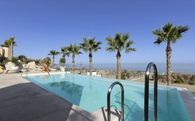 Modern Luxury Suite With Terrace in Higueron