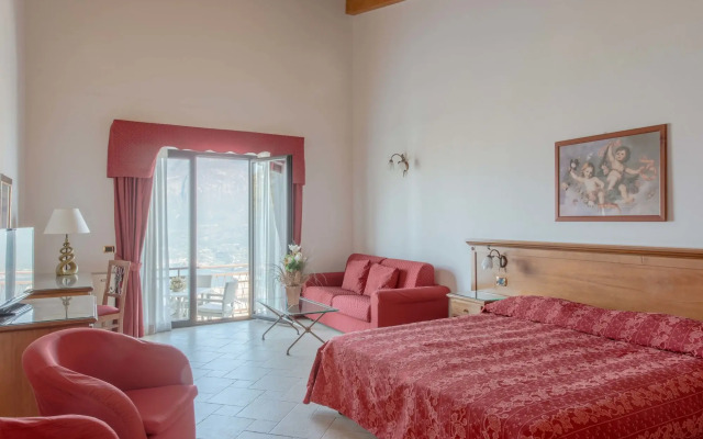 Village Hotel Lucia