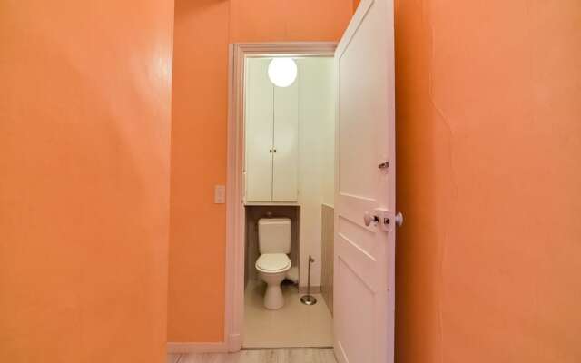 Henry IV Apartment 2