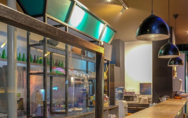 OYO 957 De-lima Residence