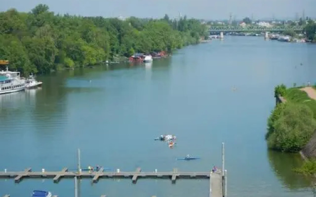 Imádnivaló medencés hotellakás szaunával.