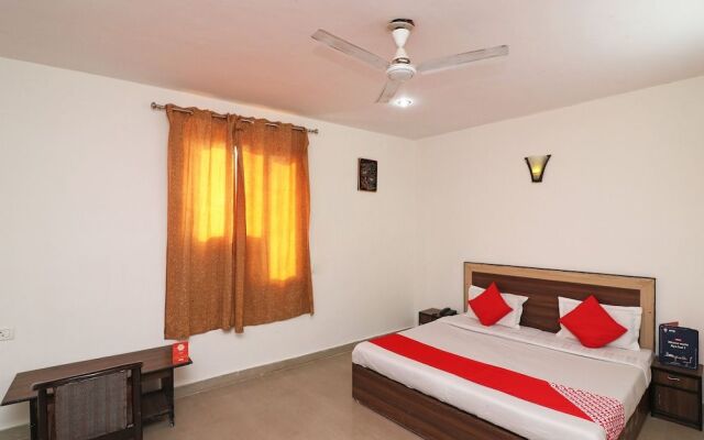 OYO 24878 Hotel Aicon Palace