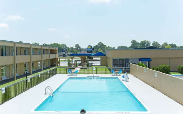 Days Inn by Wyndham Washington