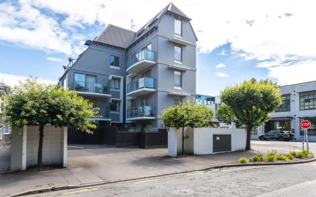 Riverside 1-Bed Apt - in the heart of the city