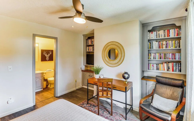 Walk to Town & Slopes: Riverfront Breckenridge Gem