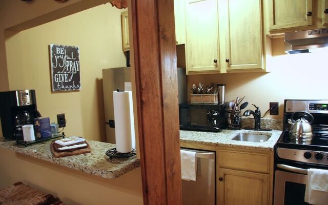 Black Bear Lodge of Sapphire