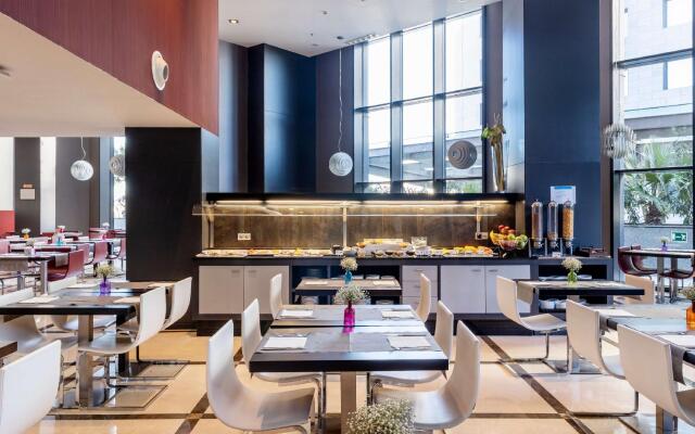 Hotel Ilunion Aqua 4