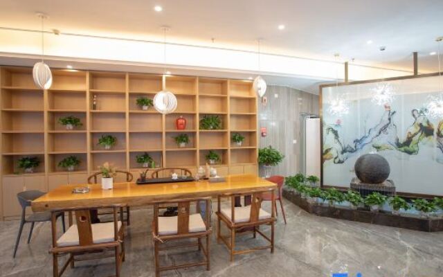 Yunqi Smart Hotel (Xingyi Menglecheng Jushan Square)