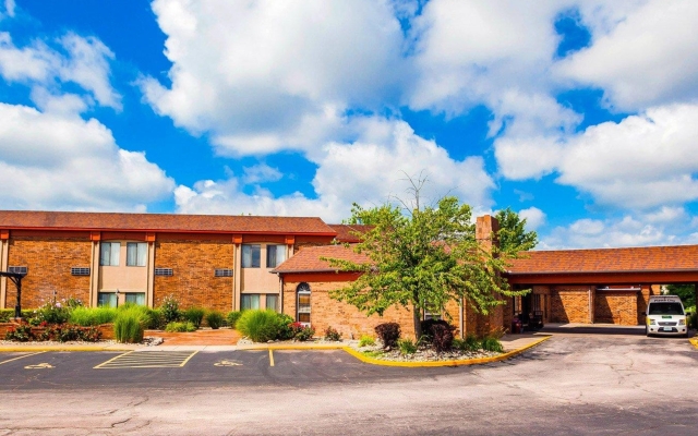 Quality Inn & Suites Boonville - Columbia