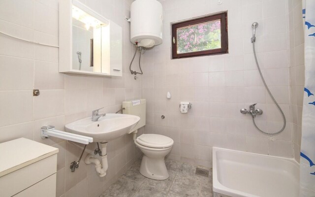 Nice Home in Slatine With Wifi and 5 Bedrooms