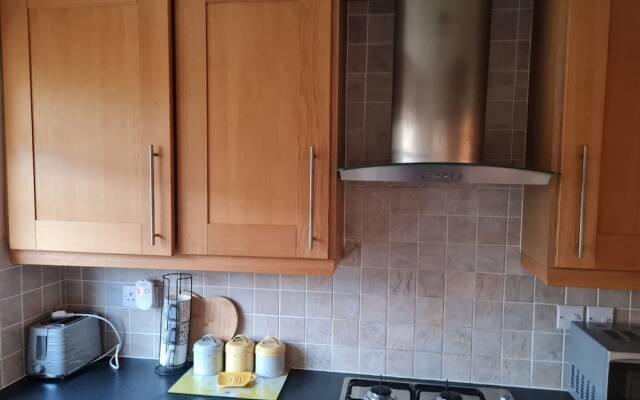 Immaculate 3-bed House With Free Parking in Bolton