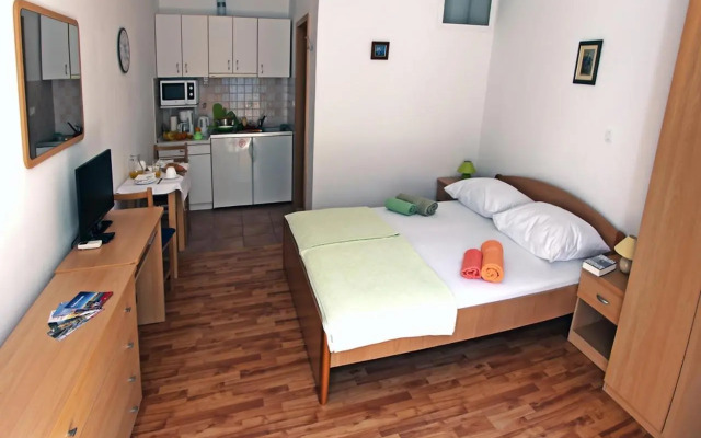 Lora studio sea & OldTown view with parking