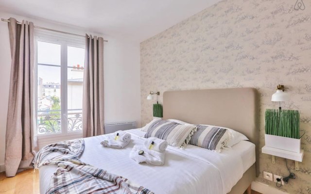 Family Apartment In Buttes Chaumont