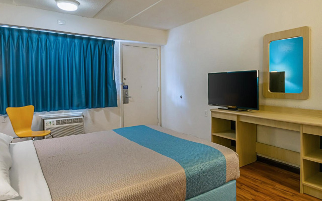 Motel 6 Knoxville, TN - North