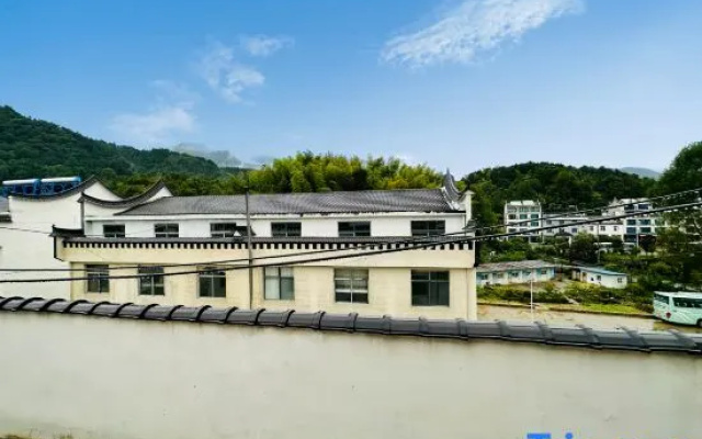 Tiantangzhai Colorful Holiday Hotel