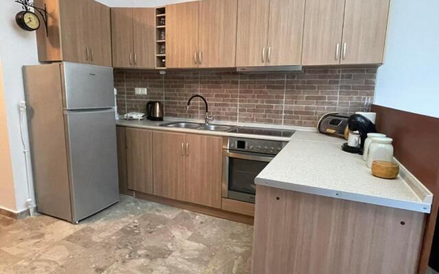 Maisonette 25m from the sea