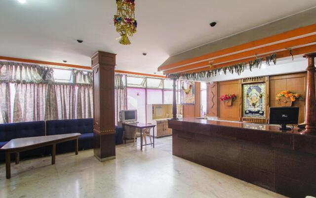 OYO 48695 Hotel Mayura Inn