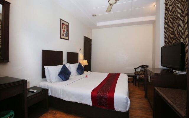 OYO Flagship 113 Golden Temple Road