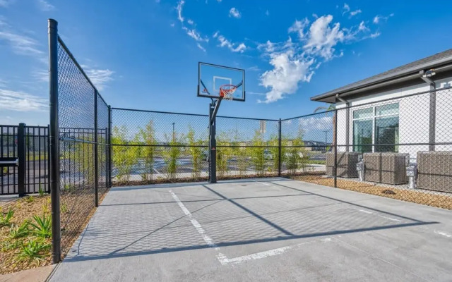 Stunning Themed Home Private Pool Ideal Location