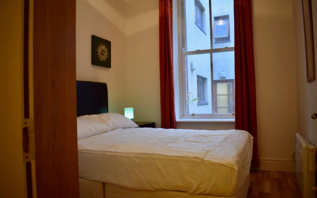 Central 1 Bedroom Flat Near O'connell Street