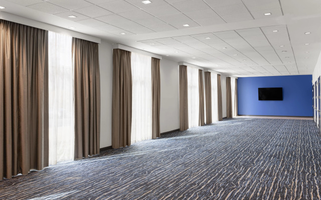 GLō Best Western Nashville Airport